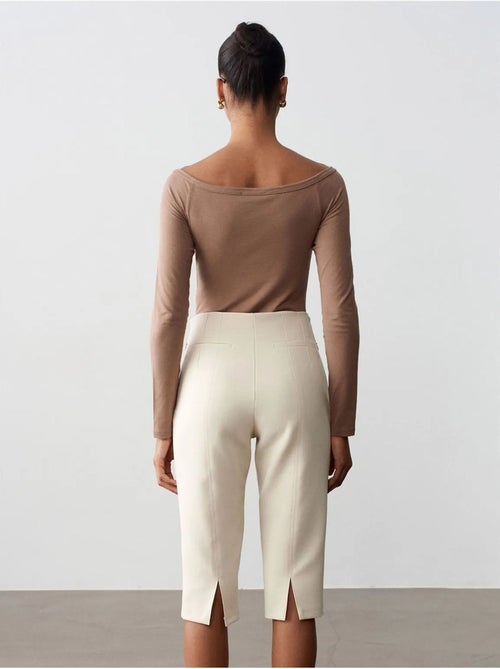 DILVIN Short Capri Droit Taille Haute Avec Fente - Kiabi DILVIN Short Capri Droit Taille Haute Avec Fente - Kiabi