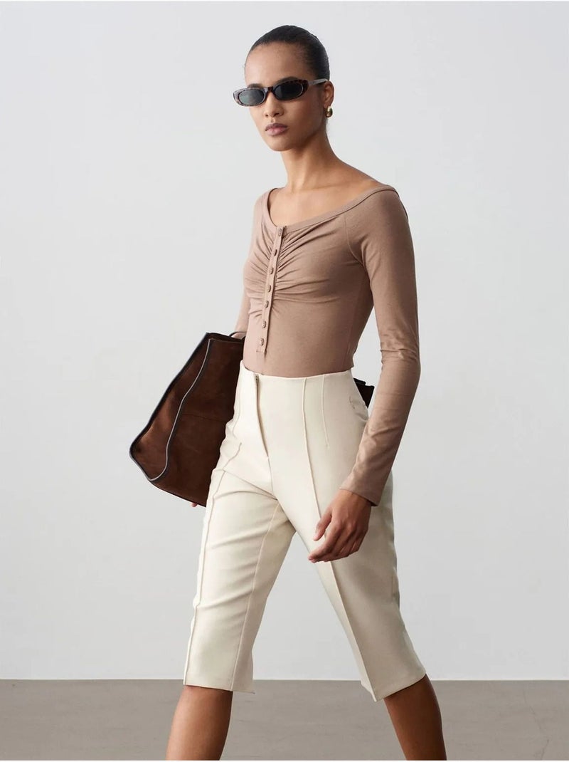 DILVIN Short Capri Droit Taille Haute Avec Fente Crème - Kiabi