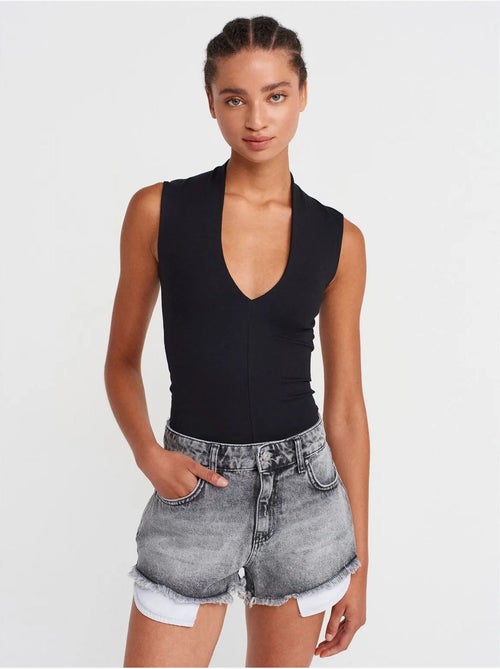 DILVIN Short En Denim Taille Haute Pour Femme - Kiabi DILVIN Short En Denim Taille Haute Pour Femme - Kiabi