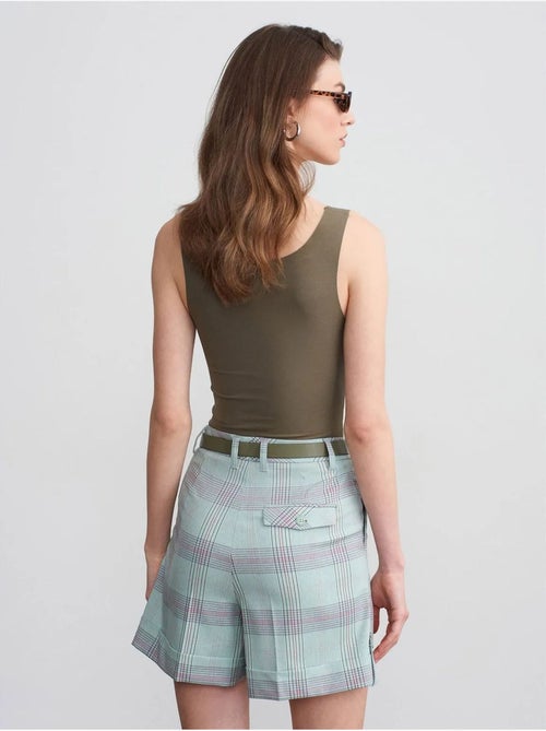 DILVIN Short Tailleur À Carreaux, Taille Haute Et Ceinture - Kiabi DILVIN Short Tailleur À Carreaux, Taille Haute Et Ceinture - Kiabi