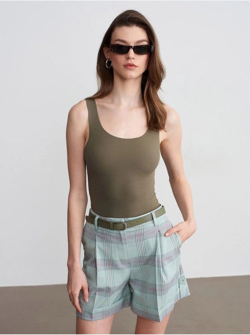 DILVIN Short Tailleur À Carreaux, Taille Haute Et Ceinture - Kiabi DILVIN Short Tailleur À Carreaux, Taille Haute Et Ceinture - Kiabi