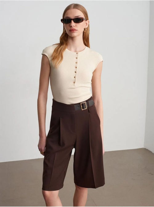DILVIN Short Tailleur À Taille Haute Et Ceinture - Kiabi DILVIN Short Tailleur À Taille Haute Et Ceinture - Kiabi