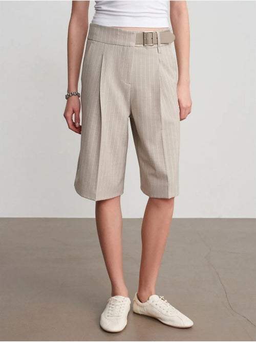 DILVIN Short Tailleur Rayé À Taille Haute Et Ceinture - Kiabi DILVIN Short Tailleur Rayé À Taille Haute Et Ceinture - Kiabi