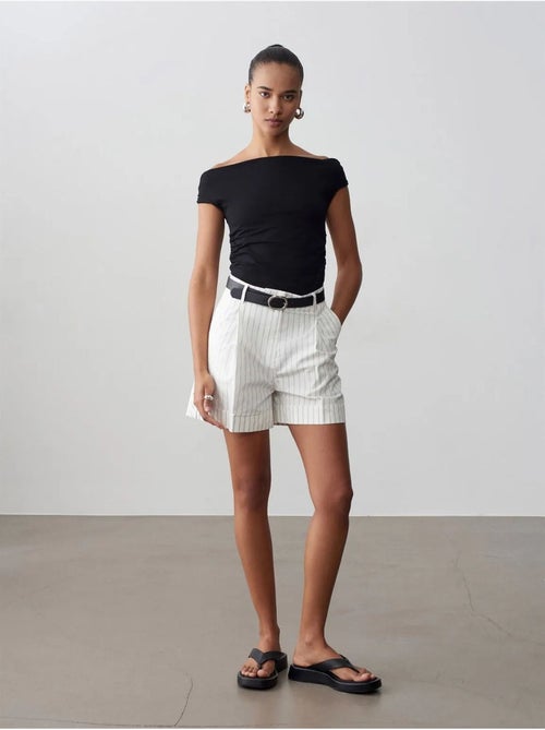 DILVIN Short Tailleur Rayé À Taille Haute Et Ceinture - Kiabi DILVIN Short Tailleur Rayé À Taille Haute Et Ceinture - Kiabi