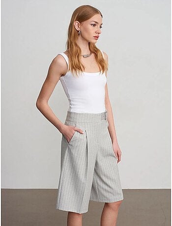 DILVIN Short Tailleur Rayé À Taille Haute Et Ceinture