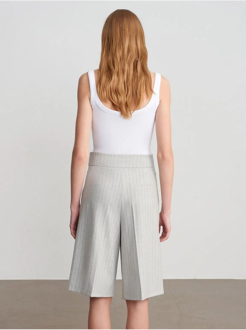 DILVIN Short Tailleur Rayé À Taille Haute Et Ceinture Gris clair - Kiabi