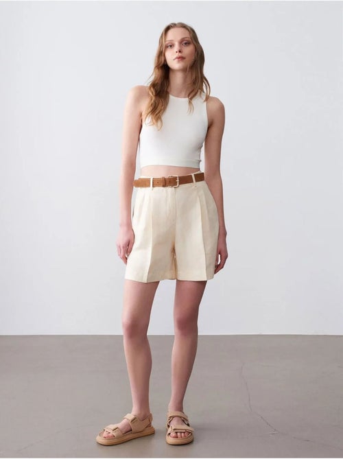 DILVIN Short Tailleur Taille Haute À Jambe Large - Kiabi DILVIN Short Tailleur Taille Haute À Jambe Large - Kiabi