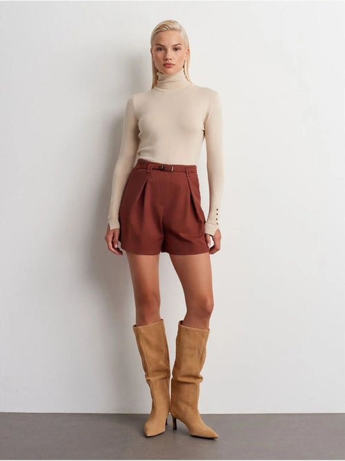 DILVIN Short Tailleur Taille Haute Avec Ceinture - Kiabi DILVIN Short Tailleur Taille Haute Avec Ceinture - Kiabi