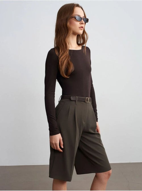 DILVIN Short Tailleur Tissé À Taille Haute Et Ceinture - Kiabi DILVIN Short Tailleur Tissé À Taille Haute Et Ceinture - Kiabi