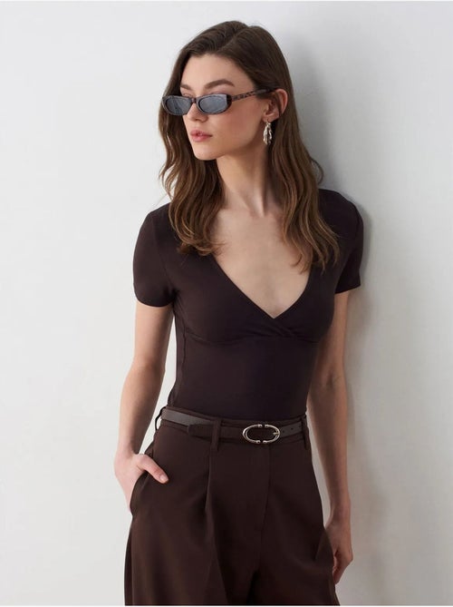 DILVIN T-shirt Ajusté À Col V Et Manches Courtes - Kiabi DILVIN T-shirt Ajusté À Col V Et Manches Courtes - Kiabi