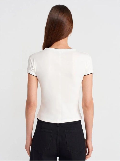 DILVIN T-shirt Court En Coton, Coupe Ajustée, Femme - Kiabi DILVIN T-shirt Court En Coton, Coupe Ajustée, Femme - Kiabi
