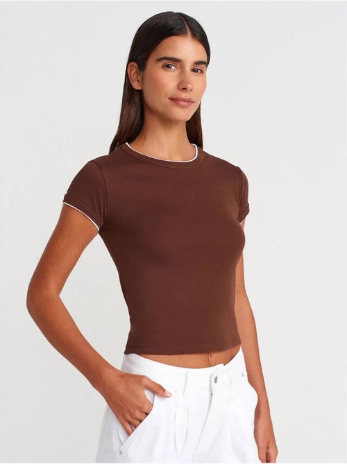 DILVIN T-shirt Court En Coton, Coupe Ajustée, Femme - Kiabi DILVIN T-shirt Court En Coton, Coupe Ajustée, Femme - Kiabi