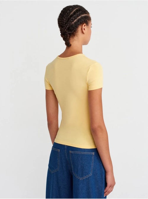 DILVIN T-shirt Court Femme, Coupe Ajustée, Col Rond - Kiabi DILVIN T-shirt Court Femme, Coupe Ajustée, Col Rond - Kiabi
