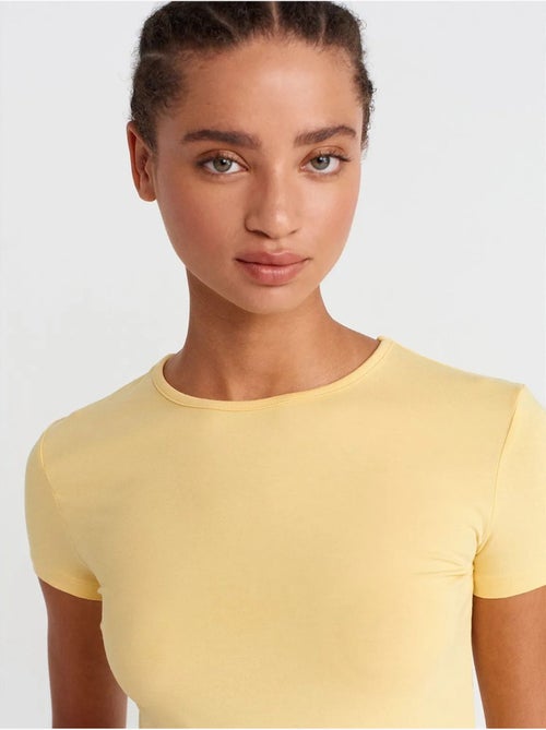 DILVIN T-shirt Court Femme, Coupe Ajustée, Col Rond - Kiabi DILVIN T-shirt Court Femme, Coupe Ajustée, Col Rond - Kiabi