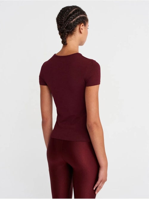 DILVIN T-shirt Court Femme, Coupe Ajustée, Col Rond - Kiabi DILVIN T-shirt Court Femme, Coupe Ajustée, Col Rond - Kiabi