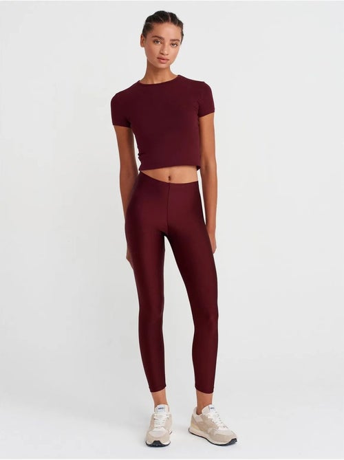 DILVIN T-shirt Court Femme, Coupe Ajustée, Col Rond - Kiabi DILVIN T-shirt Court Femme, Coupe Ajustée, Col Rond - Kiabi