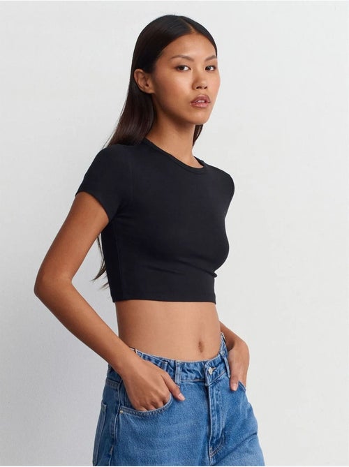 DILVIN T-shirt Crop Femme Coupe Slim À Col Rond - Kiabi DILVIN T-shirt Crop Femme Coupe Slim À Col Rond - Kiabi