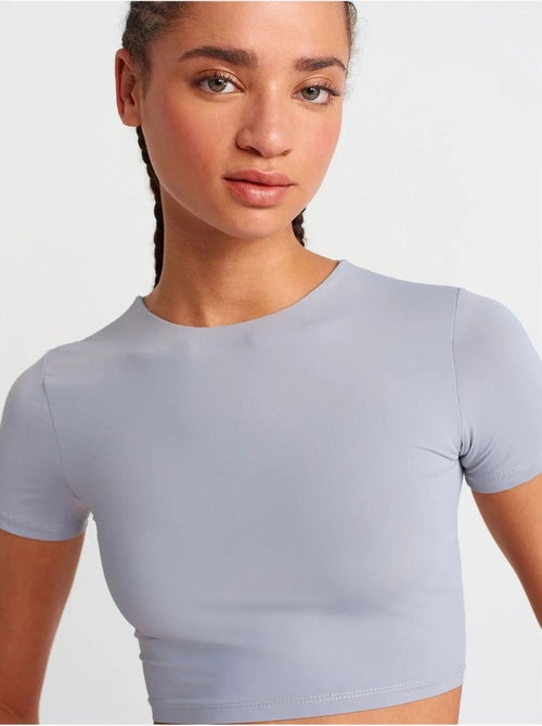 DILVIN T-shirt Crop Slim Fit Femme - Kiabi DILVIN T-shirt Crop Slim Fit Femme - Kiabi