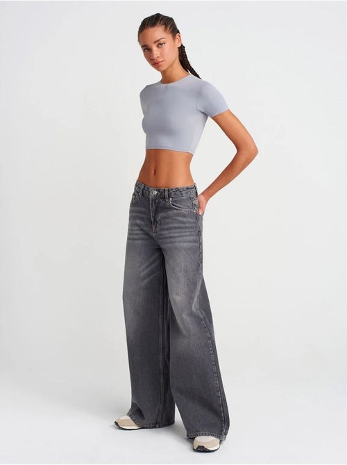 DILVIN T-shirt Crop Slim Fit Femme - Kiabi DILVIN T-shirt Crop Slim Fit Femme - Kiabi