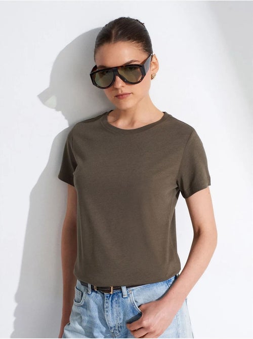 DILVIN T-shirt Femme À Col Rond Et Manches Courtes - Kiabi DILVIN T-shirt Femme À Col Rond Et Manches Courtes - Kiabi