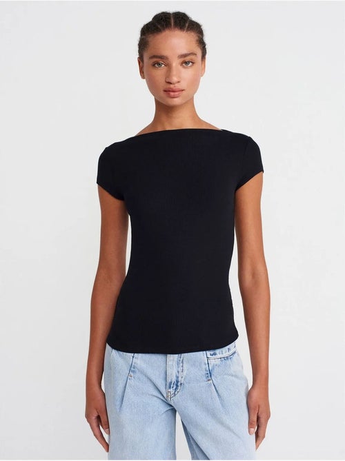DILVIN T-shirt Femme Côtelé À Col Bateau, Coupe Ajustée - Kiabi DILVIN T-shirt Femme Côtelé À Col Bateau, Coupe Ajustée - Kiabi