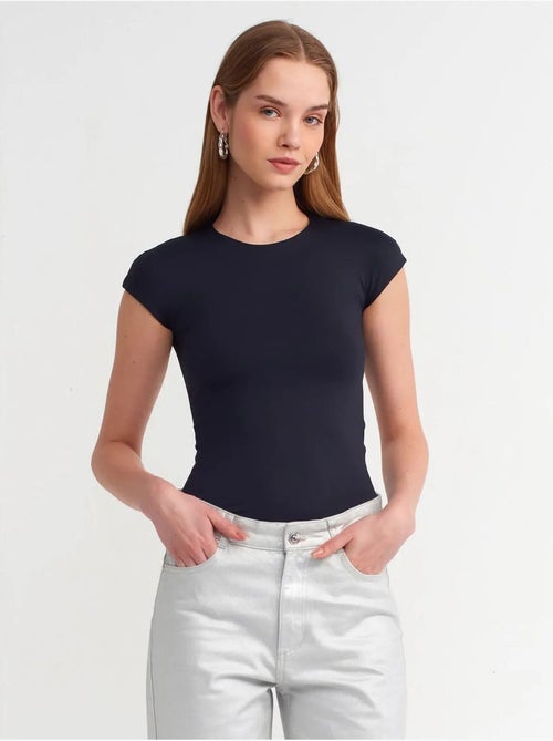 DILVIN T-shirt Femme Coupe Ajustée Col Rond - Kiabi DILVIN T-shirt Femme Coupe Ajustée Col Rond - Kiabi