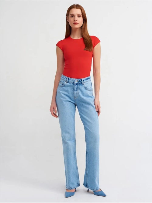 DILVIN T-shirt Femme Coupe Ajustée Col Rond - Kiabi DILVIN T-shirt Femme Coupe Ajustée Col Rond - Kiabi
