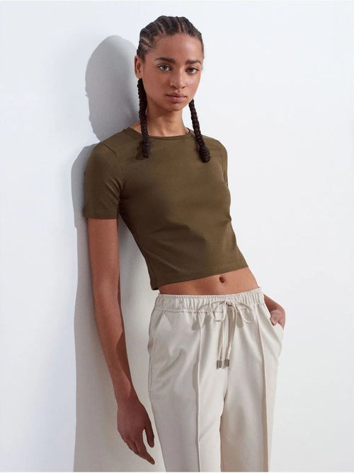 DILVIN T-shirt Femme Crop Coupe Slim À Col Rond - Kiabi DILVIN T-shirt Femme Crop Coupe Slim À Col Rond - Kiabi