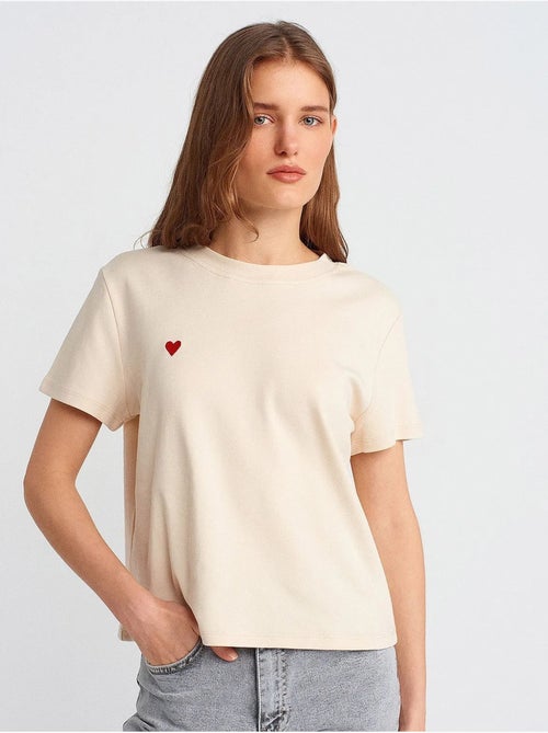 Dilvin t-shirt femme en coton à col rond et broderie - Kiabi Dilvin t-shirt femme en coton à col rond et broderie - Kiabi