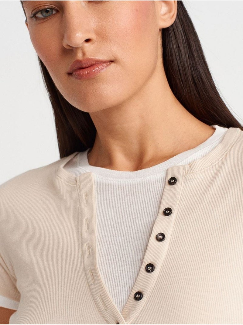 Dilvin t-shirt femme en coton à col v et patte de boutonnage Beige argile - Kiabi