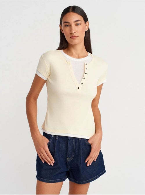 DILVIN T-shirt Femme En Coton À Col V Et Patte De Boutonnage - Kiabi DILVIN T-shirt Femme En Coton À Col V Et Patte De Boutonnage - Kiabi