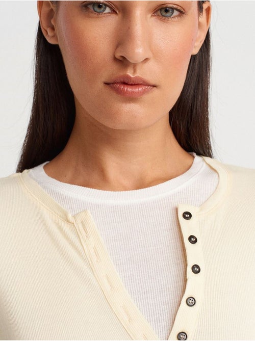 DILVIN T-shirt Femme En Coton À Col V Et Patte De Boutonnage - Kiabi DILVIN T-shirt Femme En Coton À Col V Et Patte De Boutonnage - Kiabi