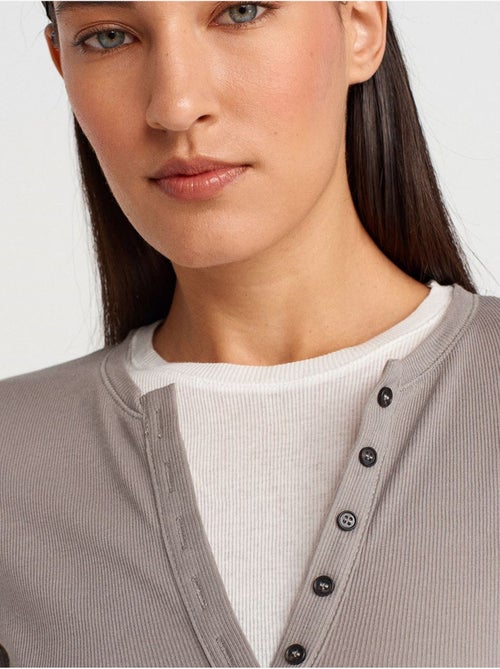 DILVIN T-shirt Femme En Coton À Col V Et Patte De Boutonnage - Kiabi DILVIN T-shirt Femme En Coton À Col V Et Patte De Boutonnage - Kiabi