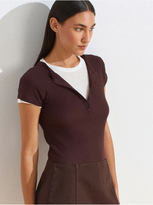 DILVIN T-shirt Femme En Coton À Col V Et Patte De Boutonnage - Kiabi DILVIN T-shirt Femme En Coton À Col V Et Patte De Boutonnage - Kiabi