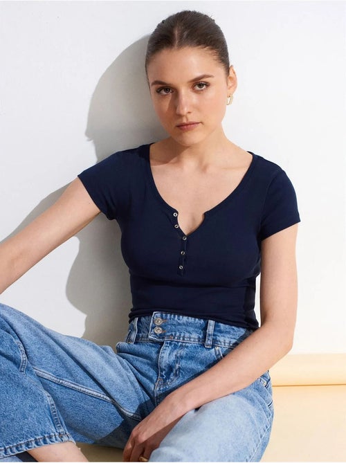 DILVIN T-shirt Femme En Coton, Coupe Slim, Col Rond - Kiabi DILVIN T-shirt Femme En Coton, Coupe Slim, Col Rond - Kiabi