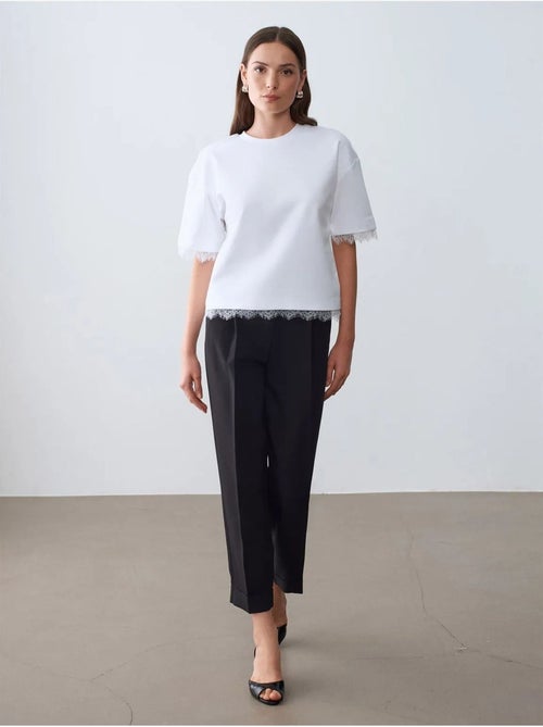 DILVIN T-shirt femme en coton et élasthanne à col rond - Kiabi DILVIN T-shirt femme en coton et élasthanne à col rond - Kiabi