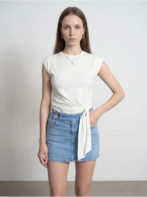 DILVIN T-shirt femme en coton sans manches à col rond et lien - Kiabi DILVIN T-shirt femme en coton sans manches à col rond et lien - Kiabi