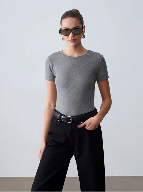 DILVIN T-shirt Femme Slim À Col Rond - Kiabi DILVIN T-shirt Femme Slim À Col Rond - Kiabi
