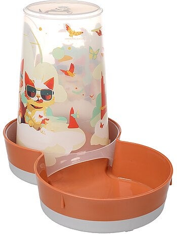 Distributeur d'eau ou de nourriture chat au soleil