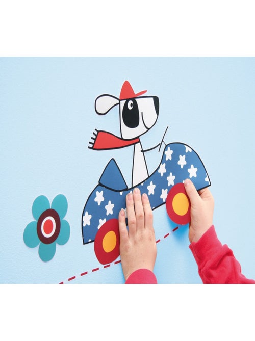 Dog's Day, Sticker mural petit chien dans voiture bleue à étoiles - 50x70 cm - Kiabi