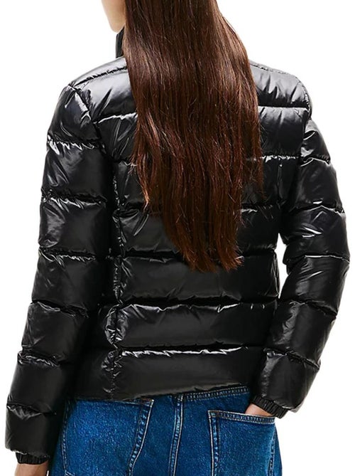 Doudoune Brillant Femme Tommy Jeans slim zip Print - Kiabi Doudoune Brillant Femme Tommy Jeans slim zip Print - Kiabi
