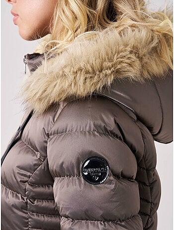 Doudoune femme avec capuche imitation fourrure 'deeluxe'