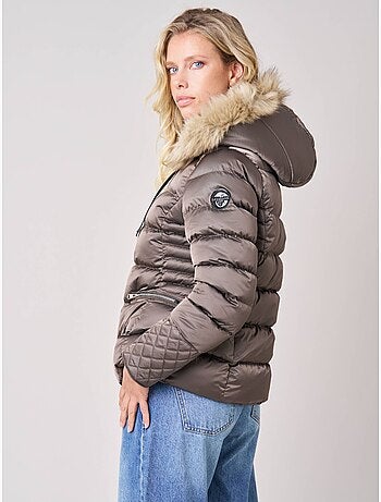 Doudoune femme avec capuche imitation fourrure 'deeluxe'