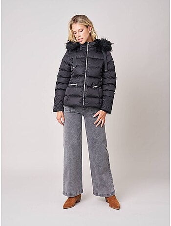 Doudoune femme avec capuche imitation fourrure 'Deeluxe'