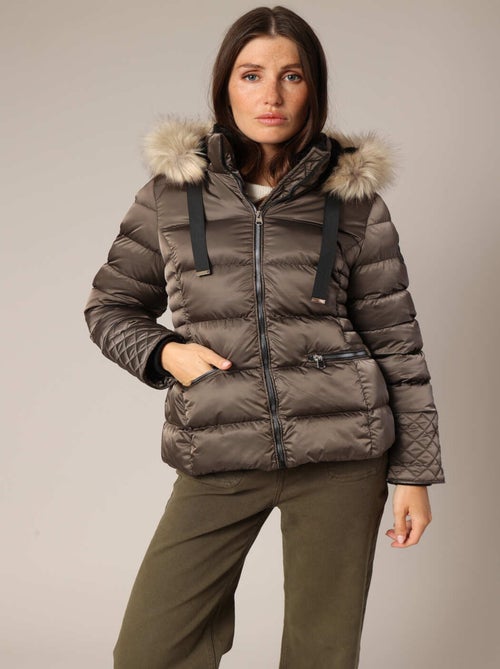 Doudoune matelassée avec capuche en imitation fourrure
 'Deeluxe' - Kiabi