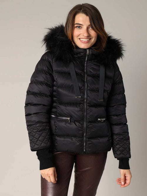 Doudoune matelassée avec capuche en imitation fourrure
 'Deeluxe' - Kiabi