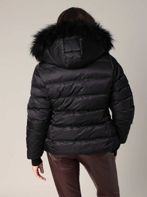 Doudoune matelassée avec capuche en imitation fourrure
 'Deeluxe' - Kiabi