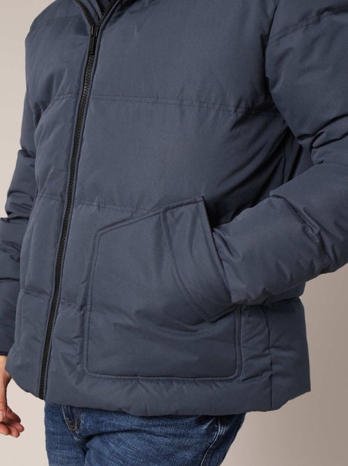 Doudoune matelassée avec capuche et doublure contrastée
 'Deeluxe' - Kiabi