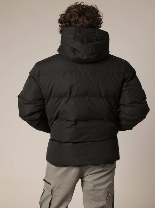 Doudoune matelassée avec capuche et doublure contrastée
 'Deeluxe' - Kiabi