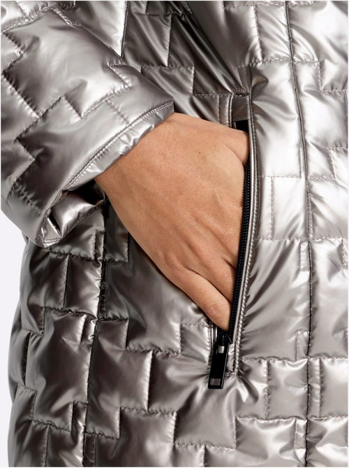 Doudoune motif matelassé tendance - taille standard - helline - Kiabi Doudoune motif matelassé tendance - taille standard - helline - Kiabi